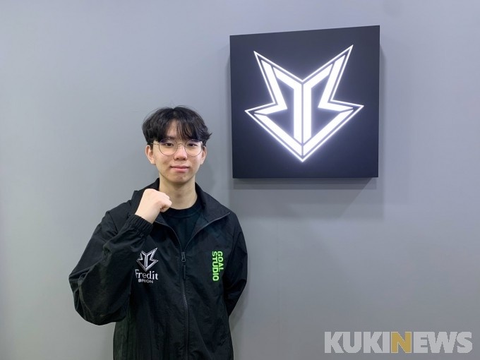 年轻学子及 年轻学子及