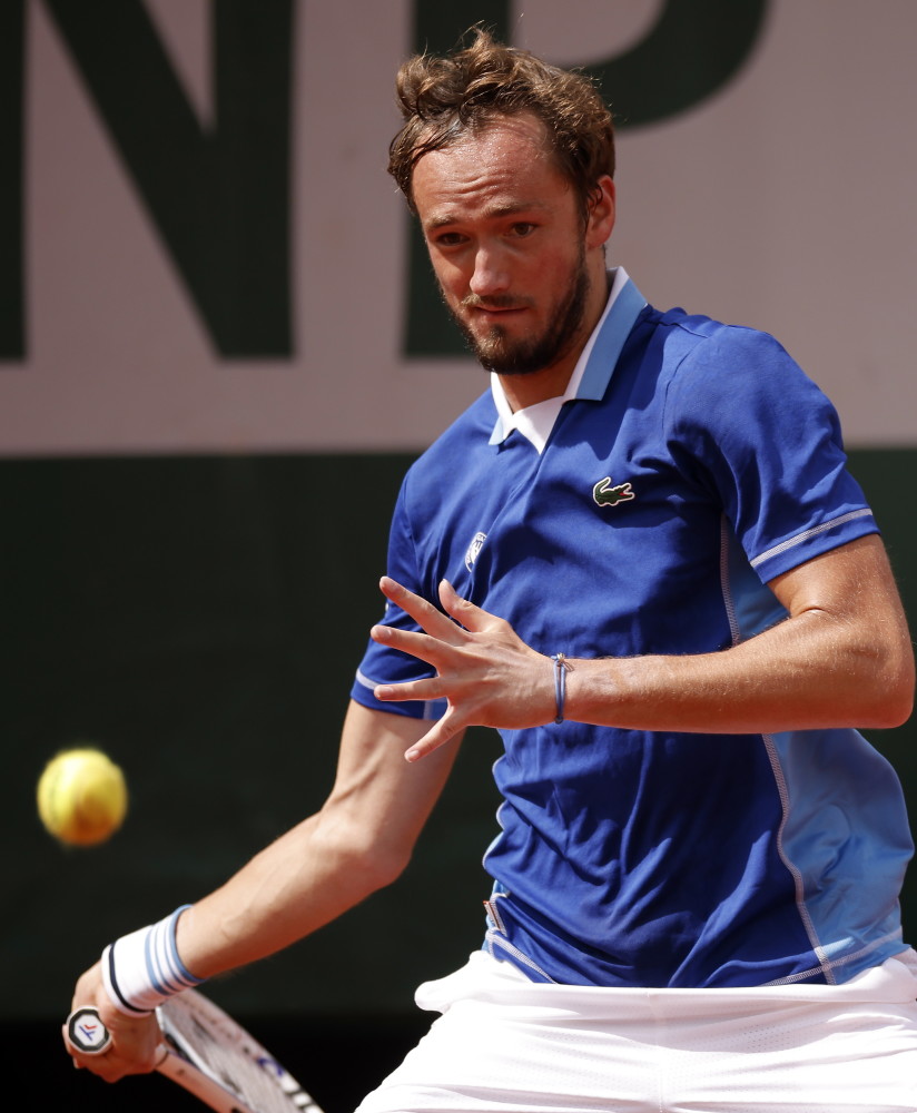 却毫不逊色 却毫不逊色