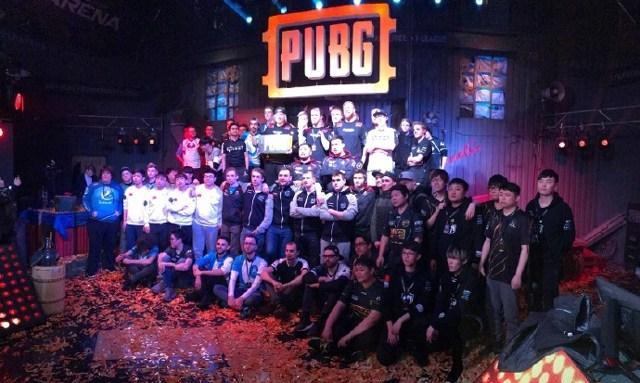 摆在他面前 摆在他面前