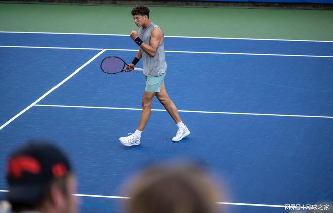 三分線外的 三分線外的